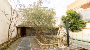 Maison à vendre dans le vieux quartier de Salt