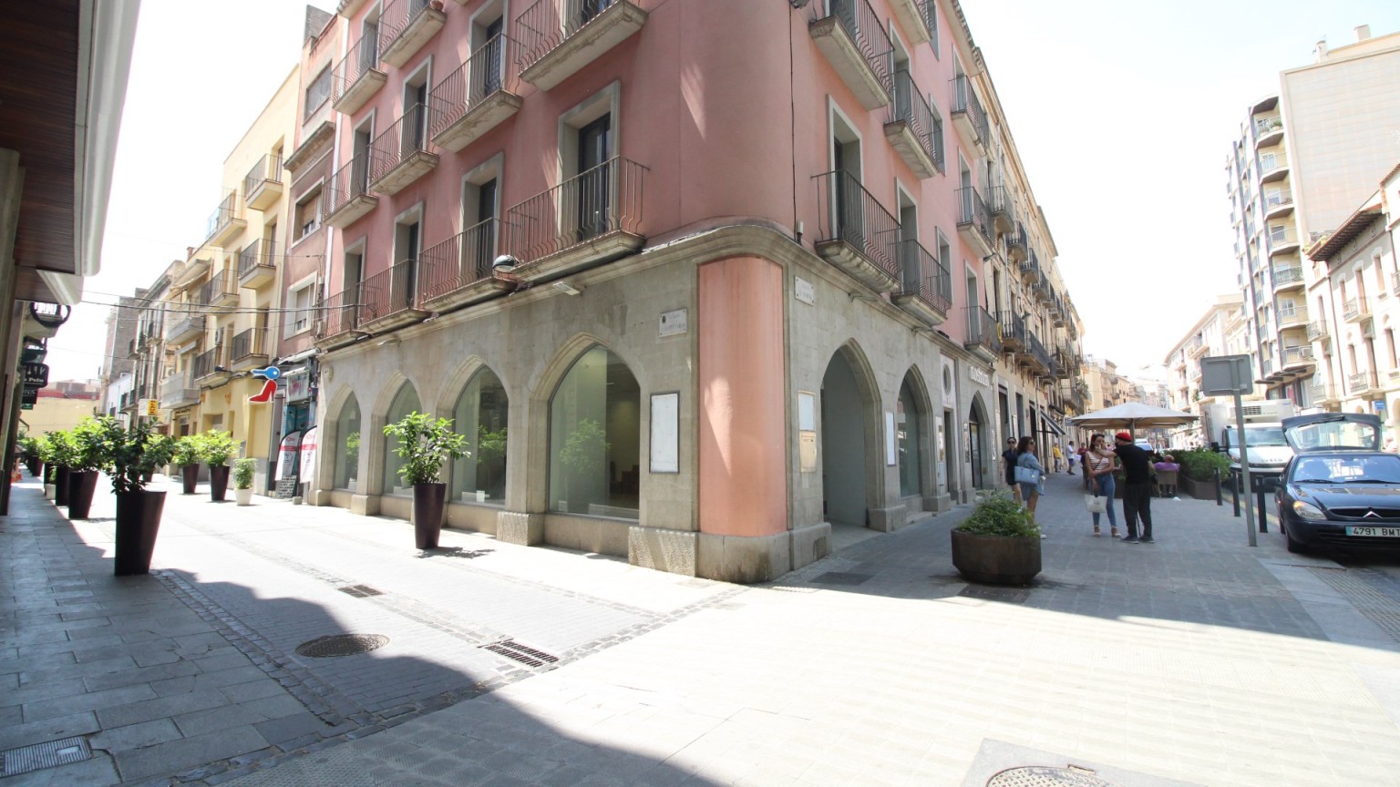 Local comercial céntrico, superficie 283m².