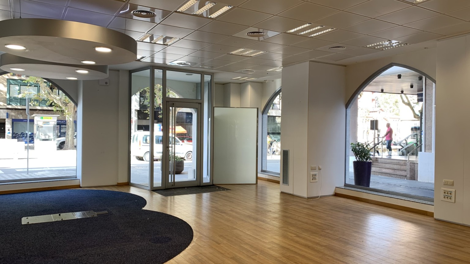 Local commercial dans le centre, superficie de 283m²