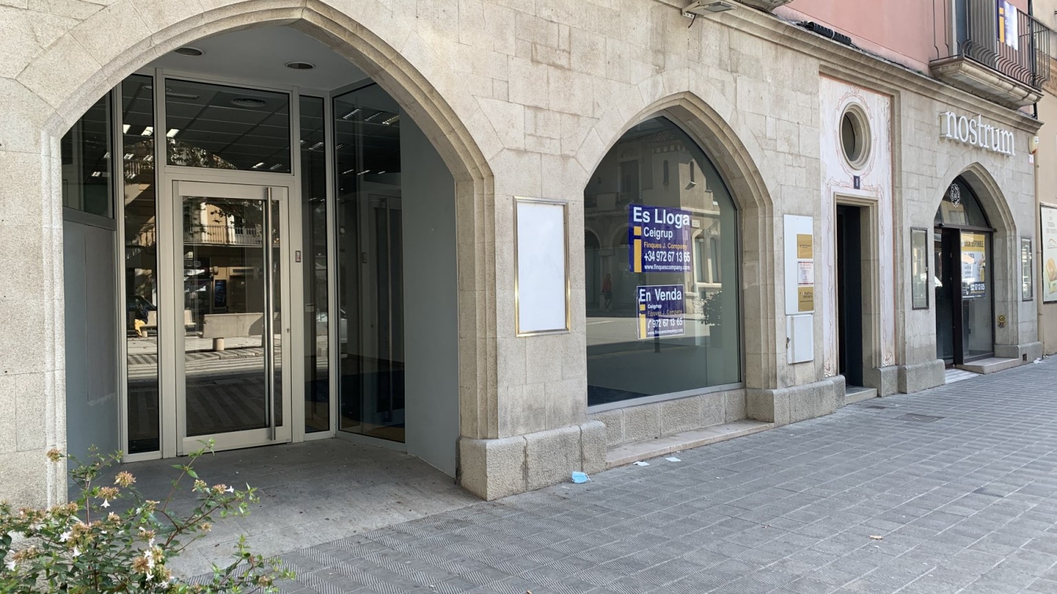 Local comercial céntrico, superficie 283m².