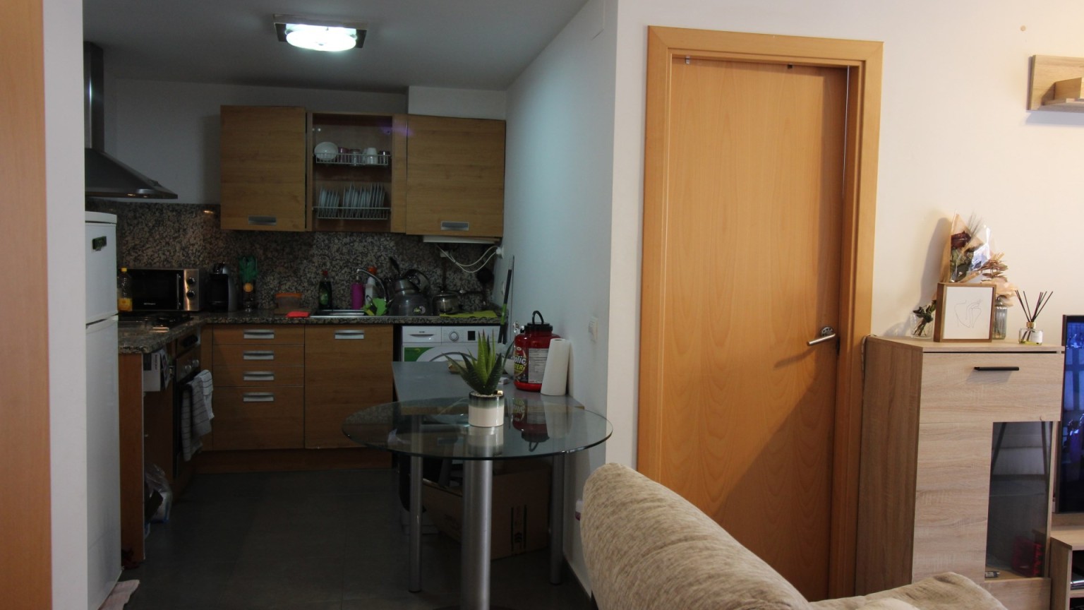 Apartment for sale with parking, at only 3 minutes from the beach of Roses. 