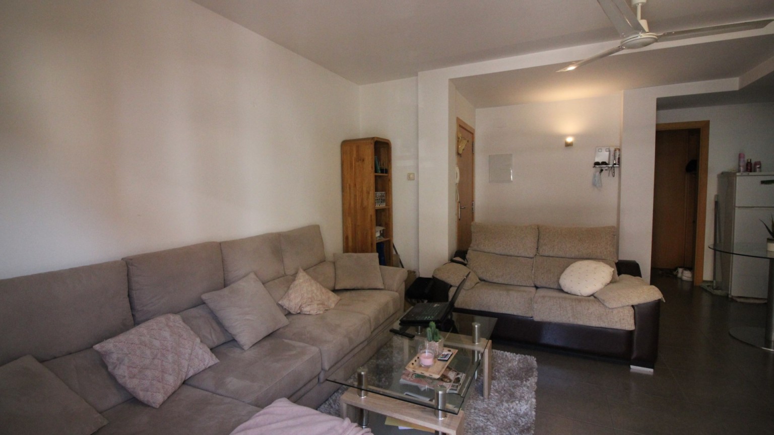 Apartment for sale with parking, at only 3 minutes from the beach of Roses. 