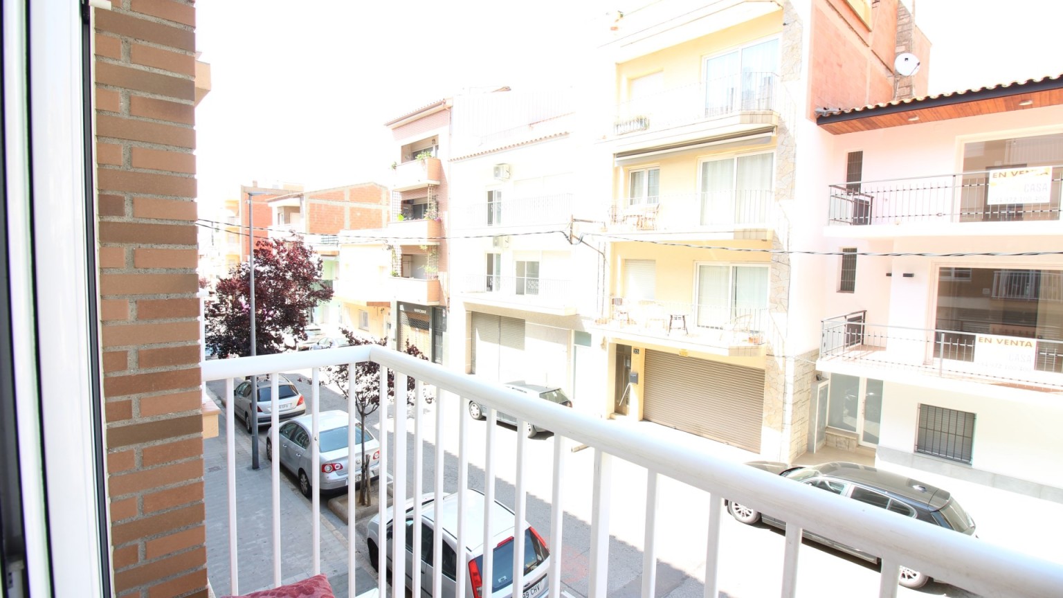 Apartment for sale with parking, at only 3 minutes from the beach of Roses. 