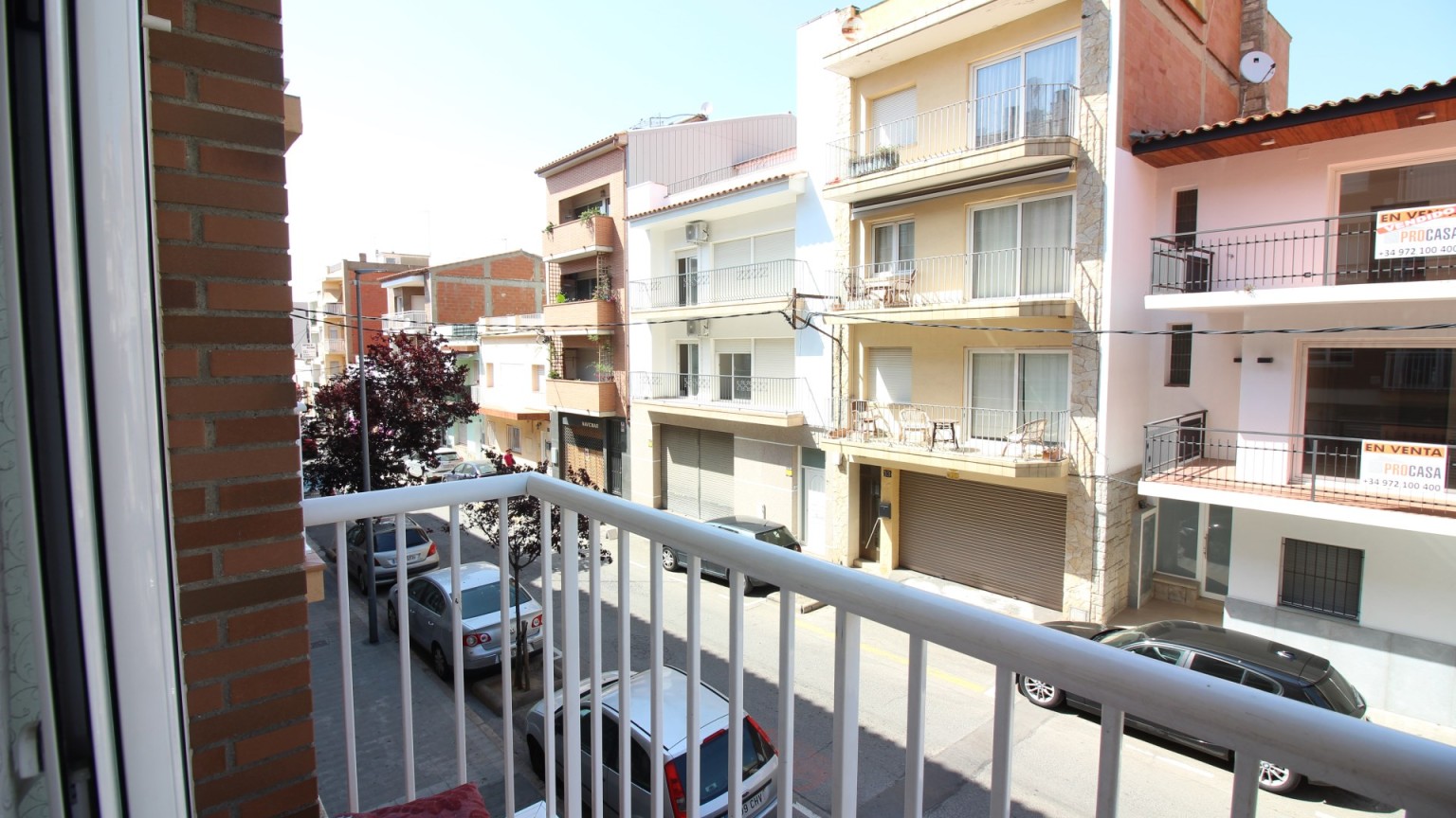 Apartment for sale with parking, at only 3 minutes from the beach of Roses. 