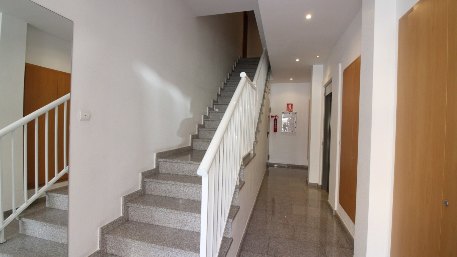 Apartment for sale with parking, at only 3 minutes from the beach of Roses. 