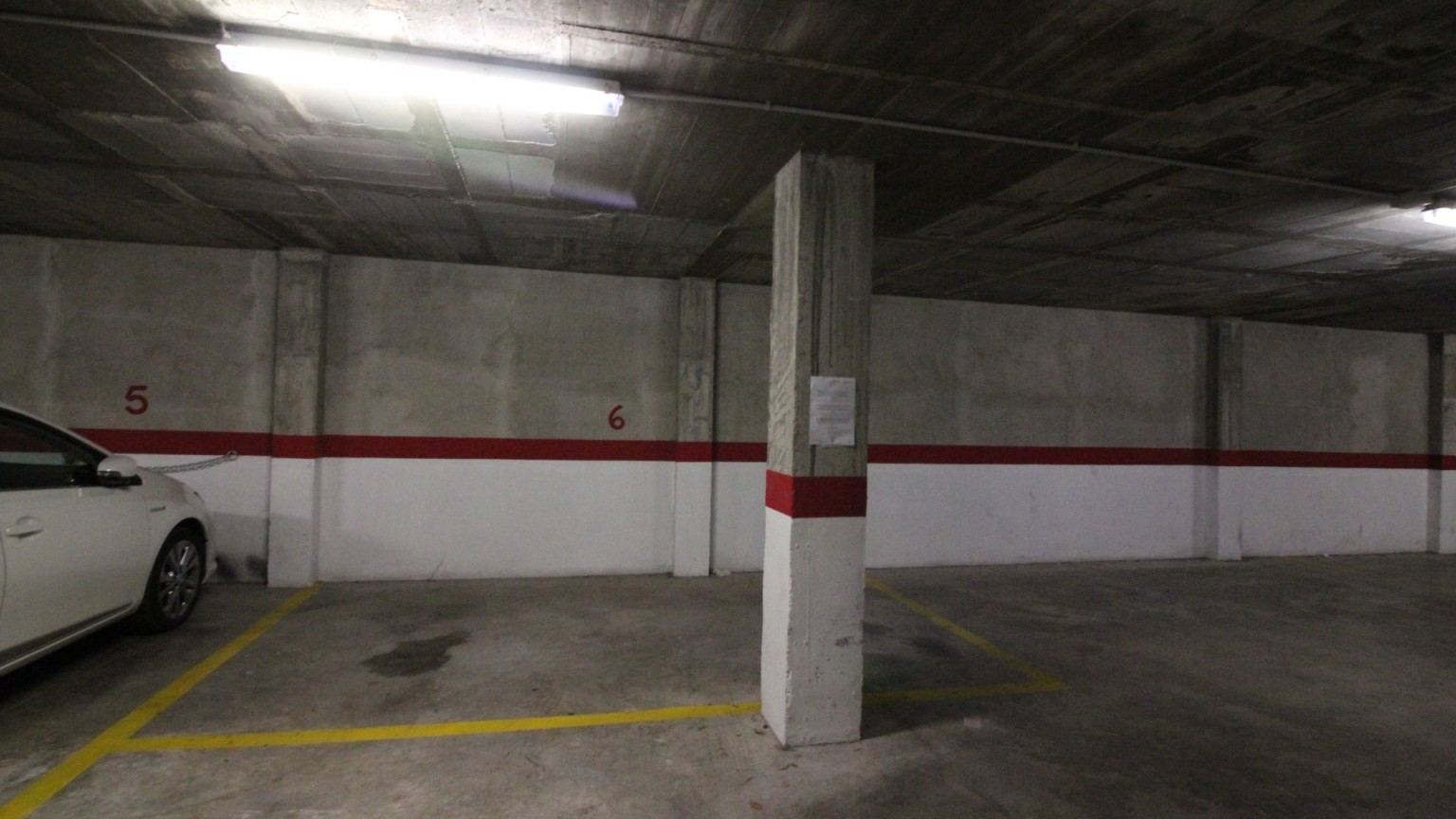 Apartment for sale with parking, at only 3 minutes from the beach of Roses. 