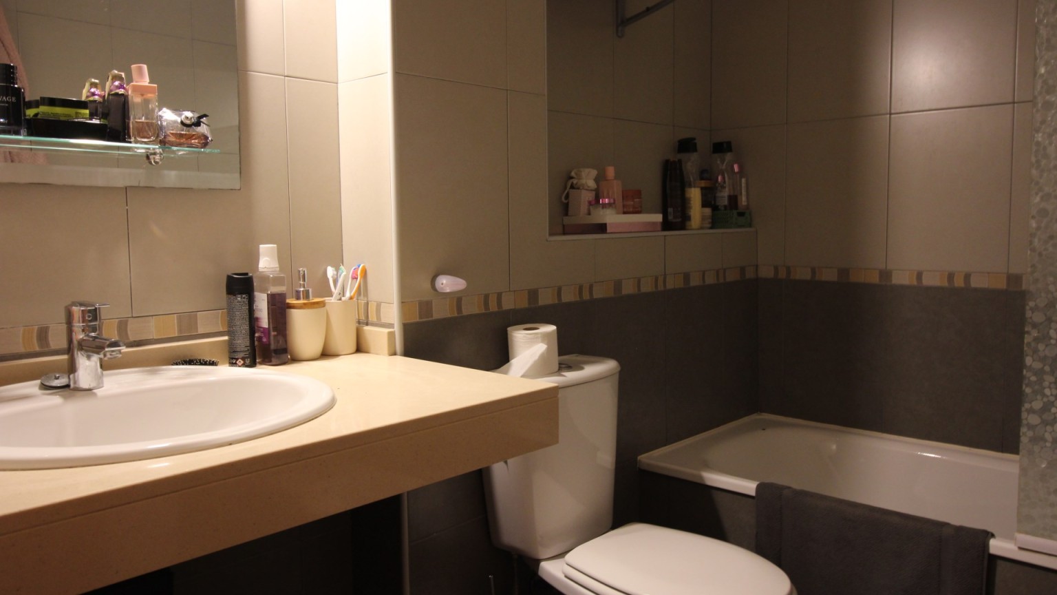 Apartment for sale with parking, at only 3 minutes from the beach of Roses. 