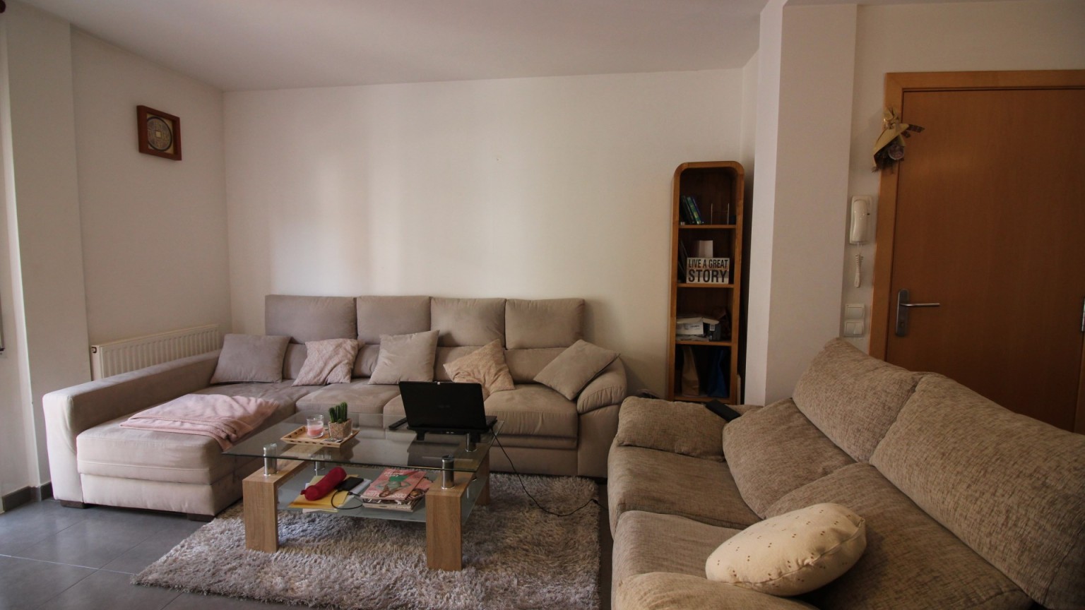 Apartment for sale with parking, at only 3 minutes from the beach of Roses. 