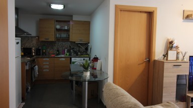 Apartment for sale with parking, at only 3 minutes from the beach of Roses. 