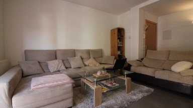 Apartment for sale with parking, at only 3 minutes from the beach of Roses. 