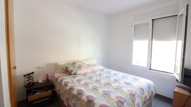 Piso en venta, un dormitorio, a 3 minutos de la playa de Roses. 