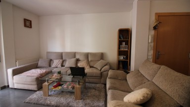 Apartment for sale with parking, at only 3 minutes from the beach of Roses. 