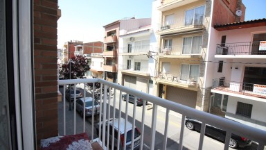 Apartment for sale with parking, at only 3 minutes from the beach of Roses. 