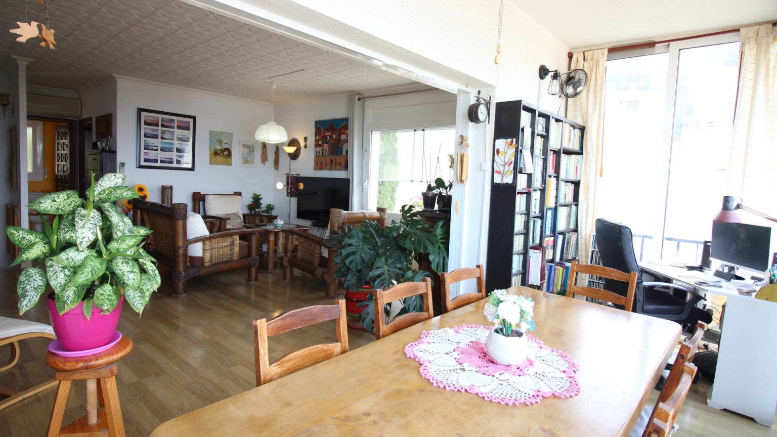 Casa en venta a tres niveles,  con fantásticas vistas al mar , en Roses