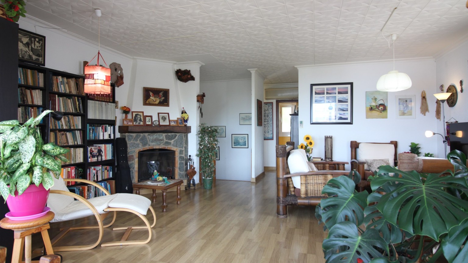 Casa en venta a tres niveles,  con fantásticas vistas al mar , en Roses