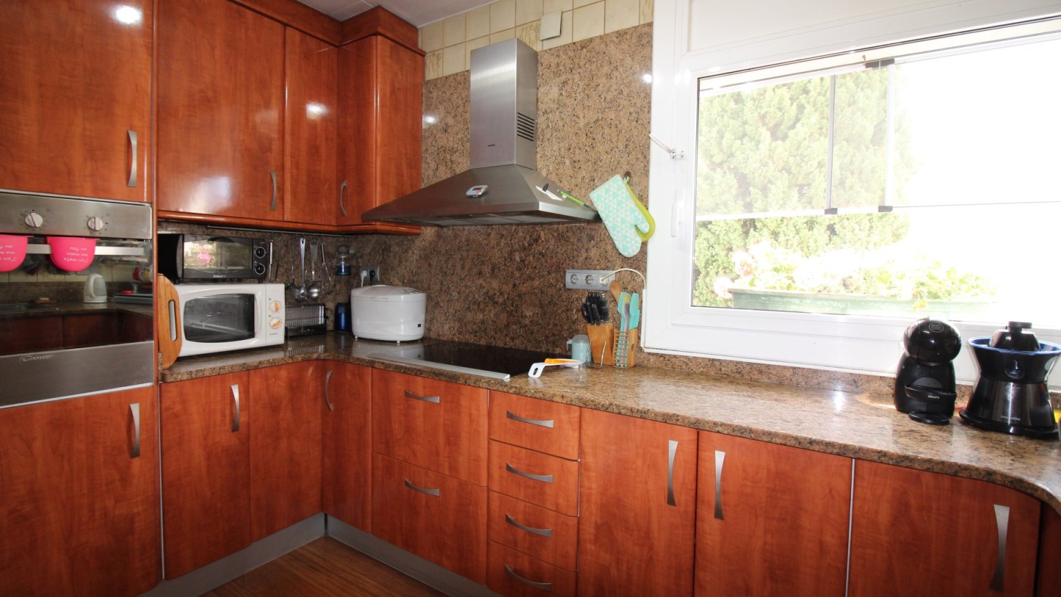 Casa en venta a tres niveles,  con fantásticas vistas al mar , en Roses