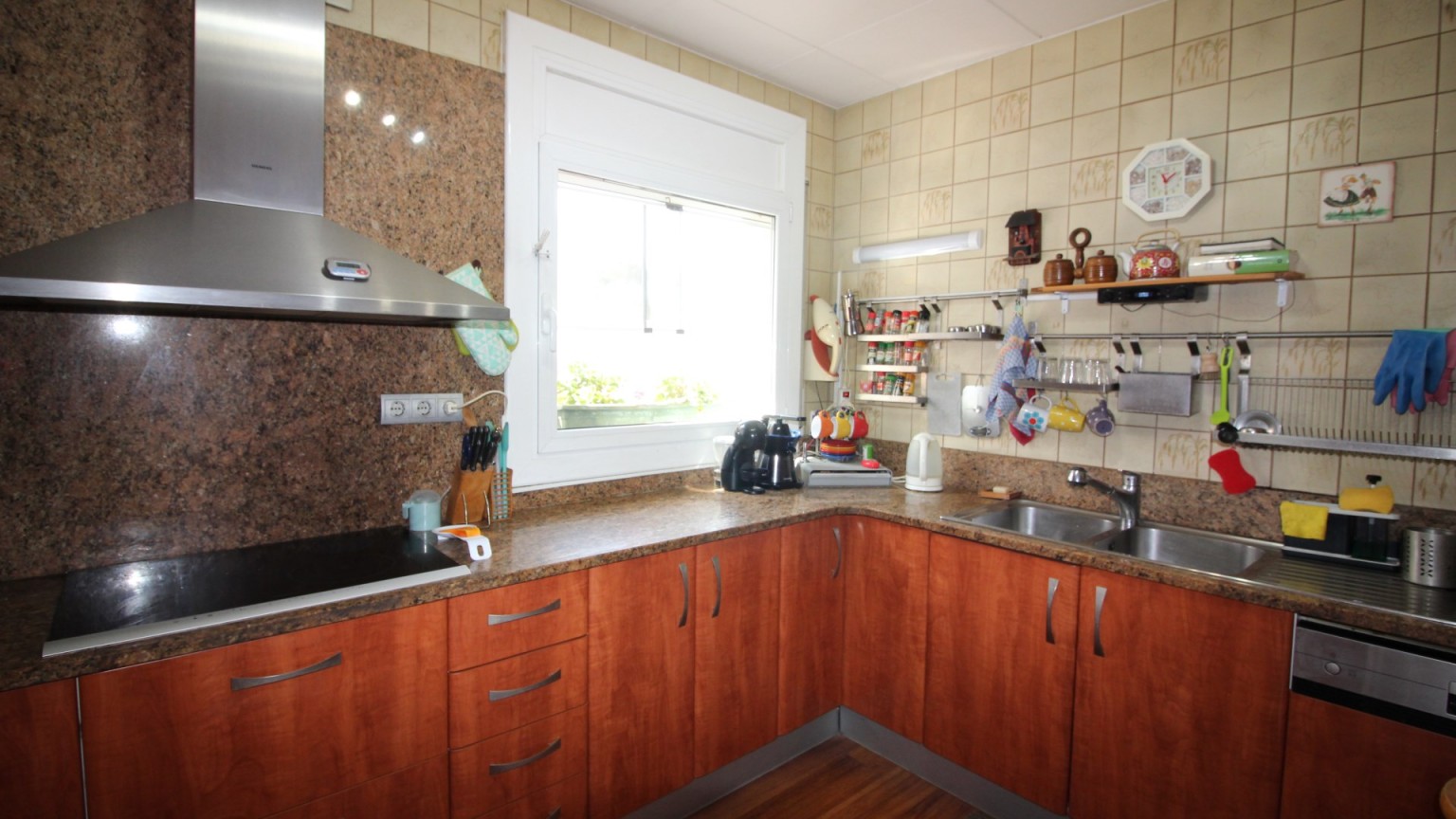 Casa en venta a tres niveles,  con fantásticas vistas al mar , en Roses