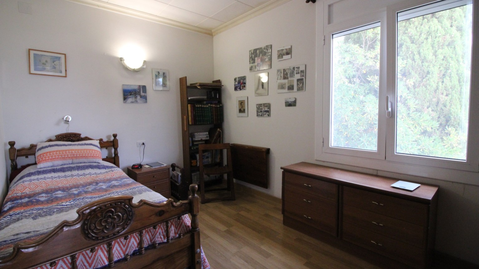 Casa en venda a tres nivells, amb fantàstiques vistes al mar, a Roses.