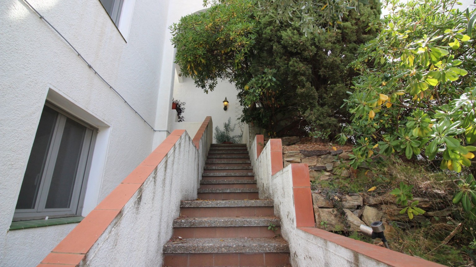 Casa en venta a tres niveles,  con fantásticas vistas al mar , en Roses