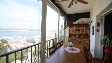 House for sale on three levels, with fantastic sea views, in Roses.