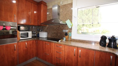 Casa en venta a tres niveles,  con fantásticas vistas al mar , en Roses