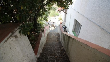 Casa en venta a tres niveles,  con fantásticas vistas al mar , en Roses.