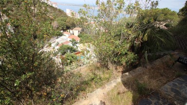 Maison à vendre sur trois niveaux, avec des vues fantastiques sur la mer, à Roses.