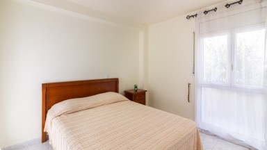 En venda apartament amb vistes al mar , 2 habitacions i pàrquing.