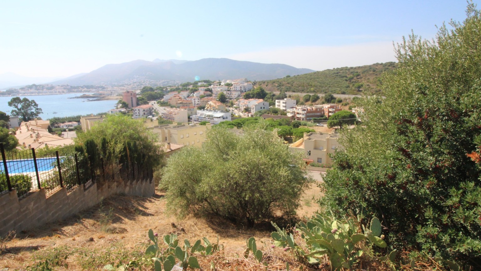 Plot of land for sale in Grifeu area