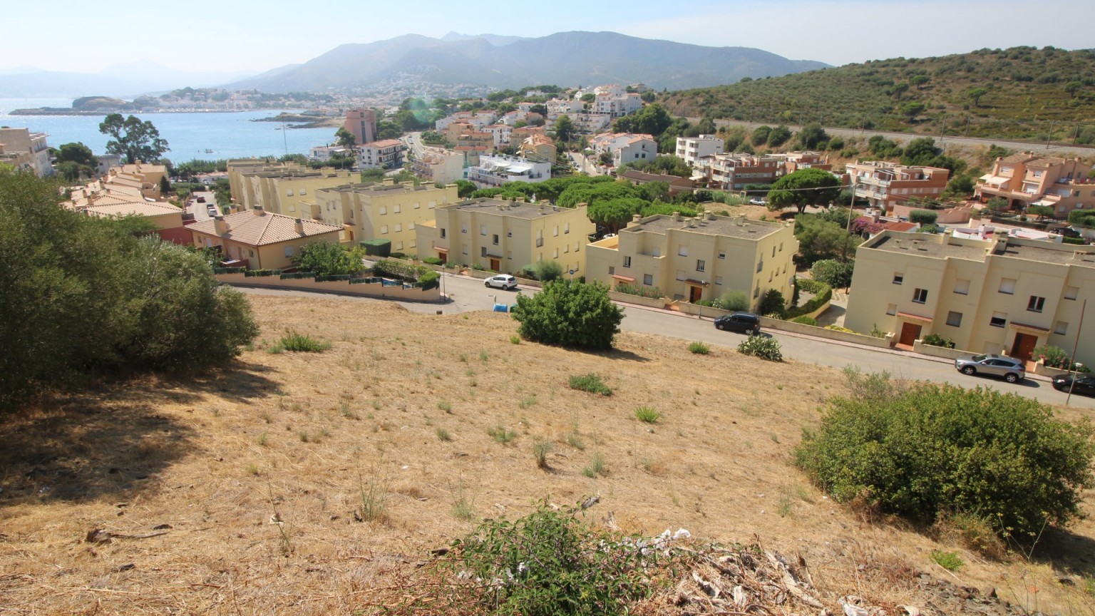 Plot of land for sale in Grifeu area