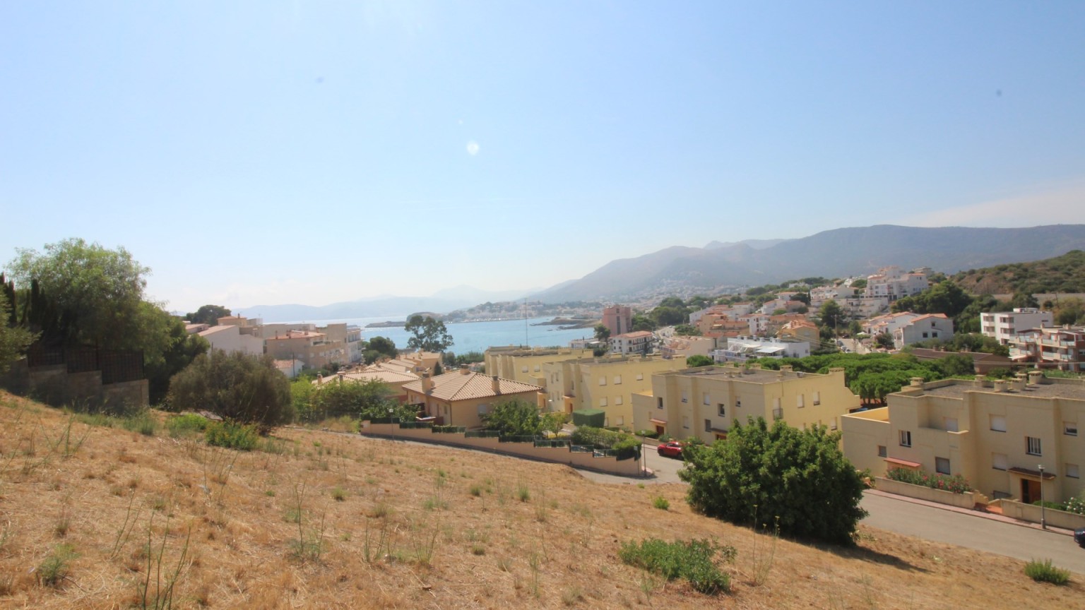 Plot of land for sale in Grifeu area