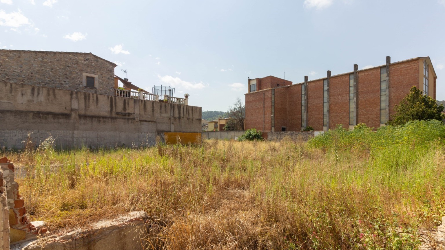 Solar edificable en venda, situat a Bescanó