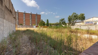 Solar edificable en venda, situat a Bescanó