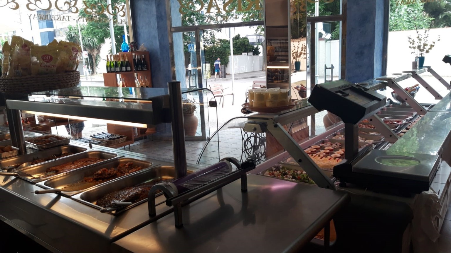 Local comercial en venta con negocio en total funcionamiento en el centro del Port
