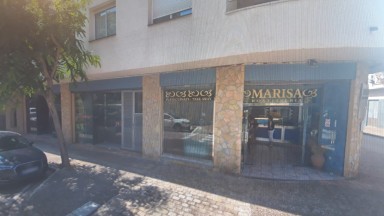 Local comercial en venta con negocio en total funcionamiento en el centro del Port