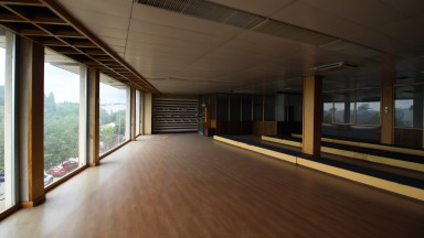 Entrepôt à vendre, trois étages, surface totale 4700m².