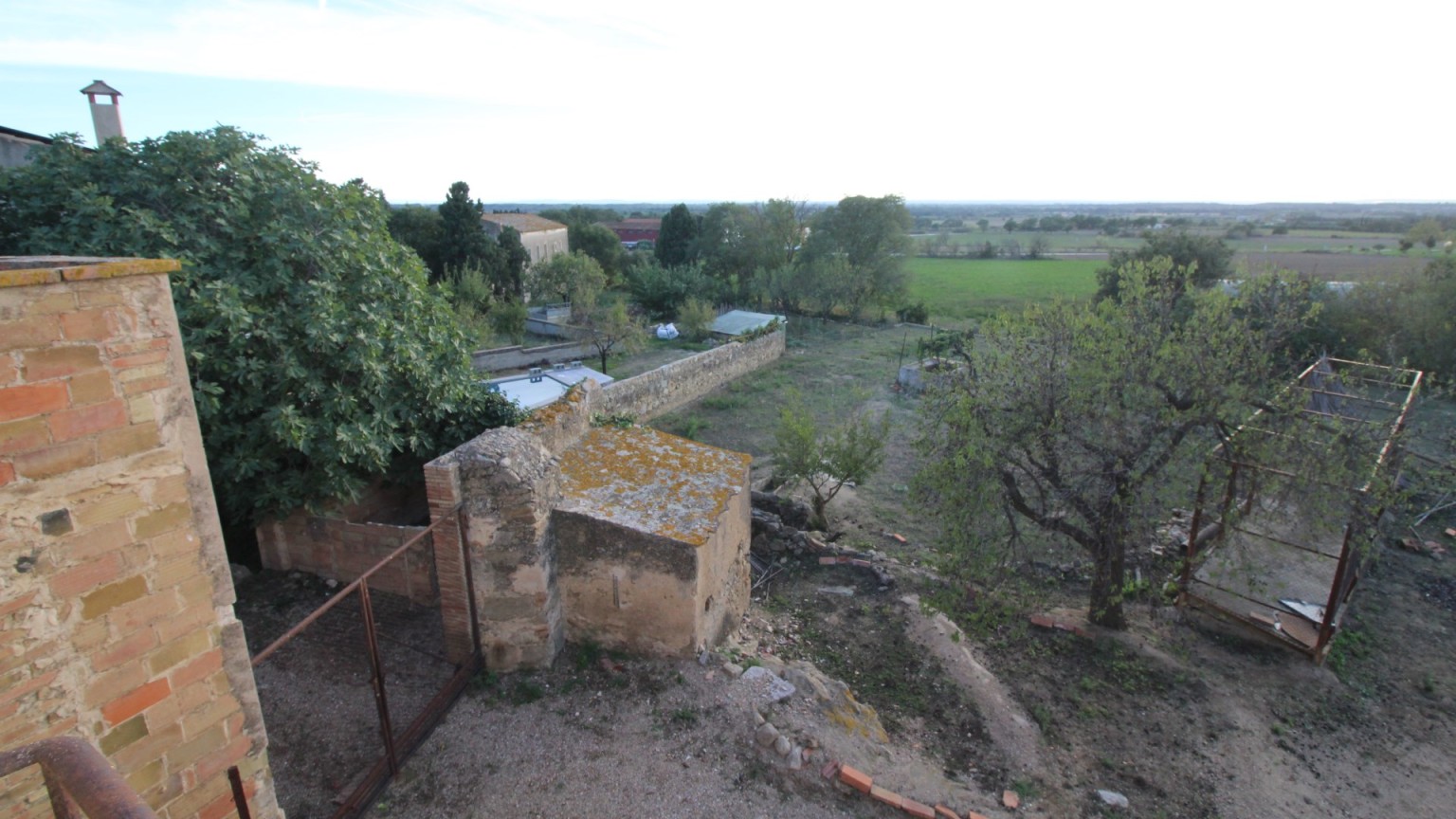 Masia en venda, amb terreny, a Pau.