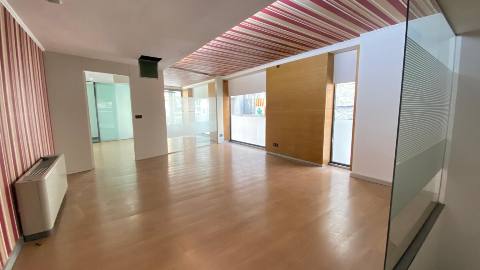Local comercial en alquiler, de 221,43m² en total, en pleno centro ciudad.