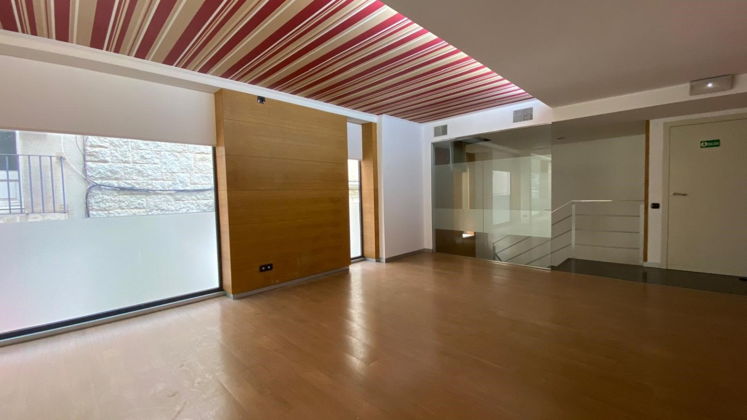 Local comercial en alquiler, de 221,43m² en total, en pleno centro ciudad.