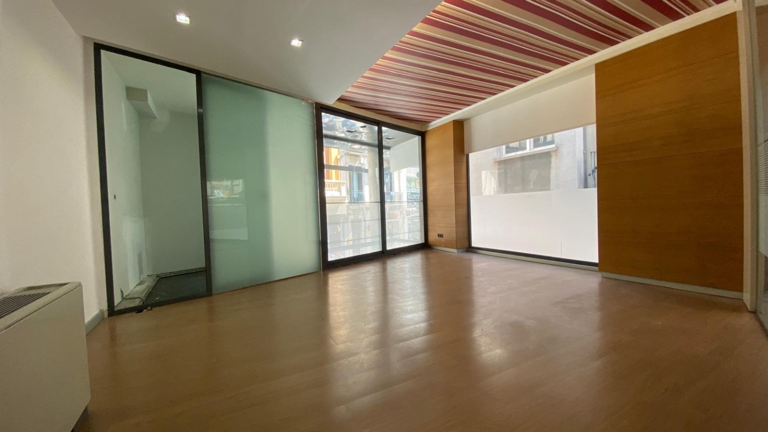 Local comercial en alquiler, de 221,43m² en total, en pleno centro ciudad.