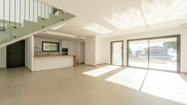 Bonita casa unifamiliar en venta en Les Carboneres