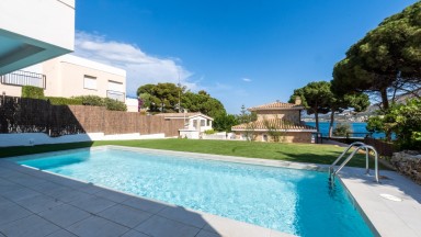 Nice family house for sale in Les Carboneres