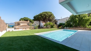 Nice family house for sale in Les Carboneres