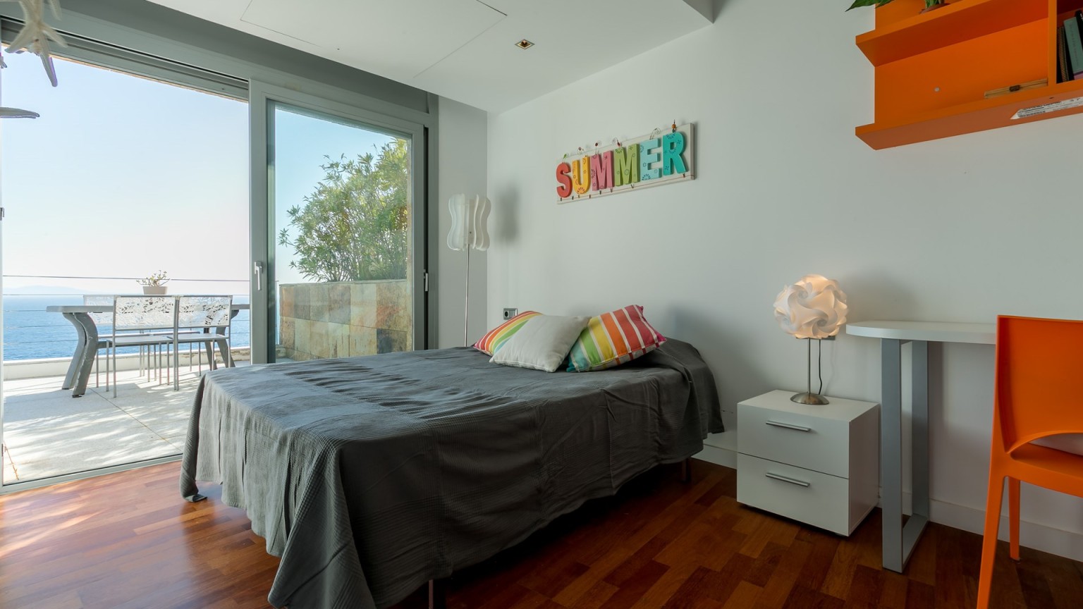 Magnífica villa en venta, en Almadrava, con gran piscina privada y espectaulares vistas al mar