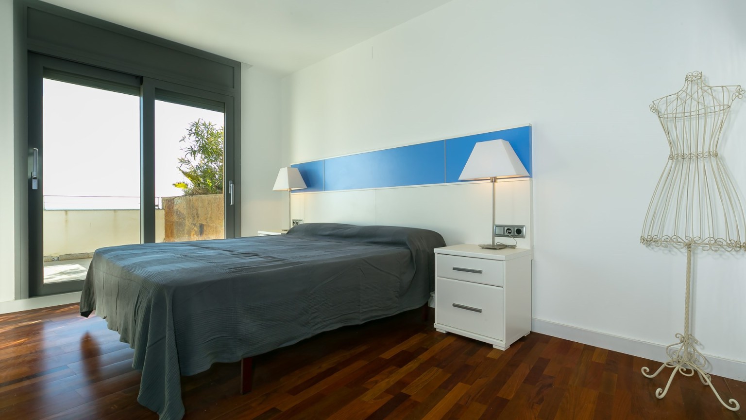 Magnífica villa en venta, en Almadrava, con gran piscina privada y espectaulares vistas al mar