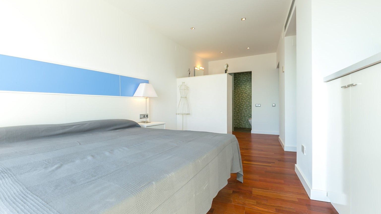 Magnífica villa en venta, en Almadrava, con gran piscina privada y espectaulares vistas al mar