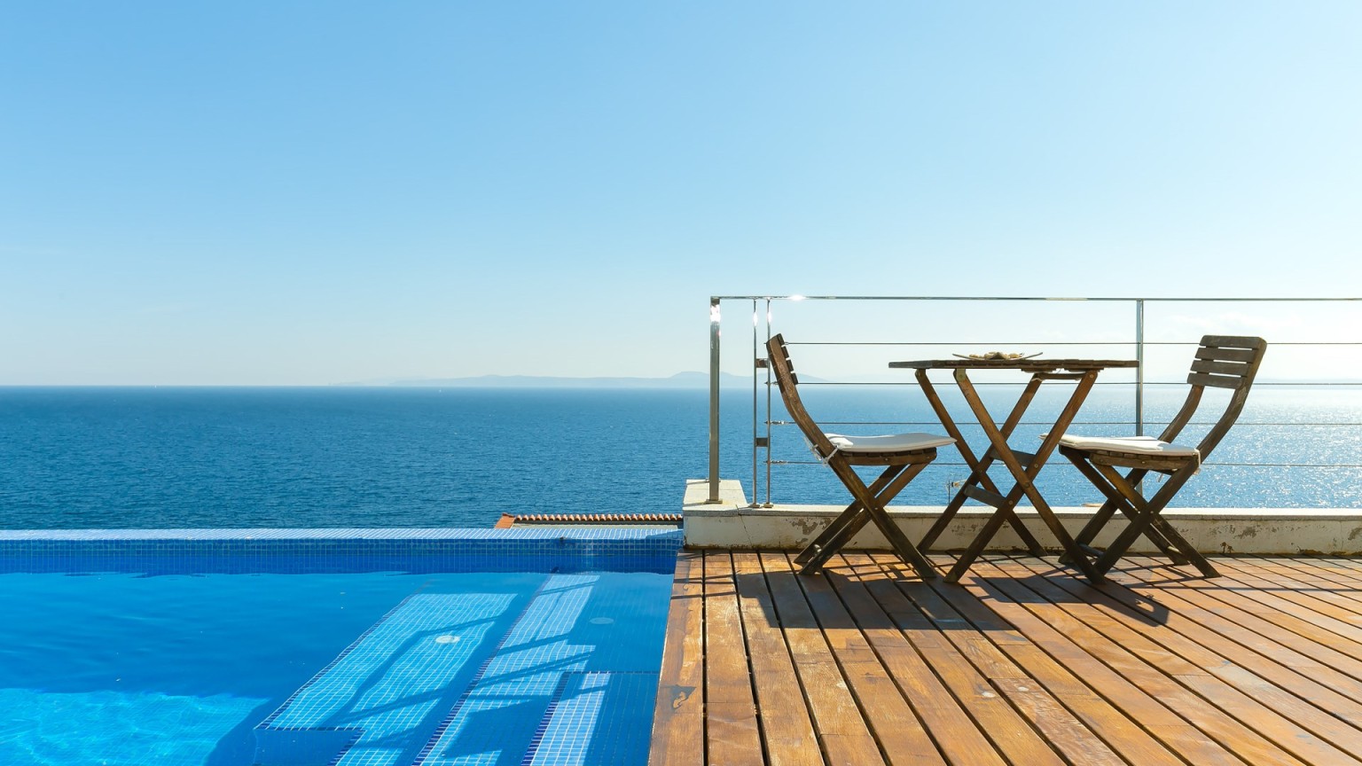 Magnífica villa en venta, en Almadrava, con gran piscina privada y espectaulares vistas al mar