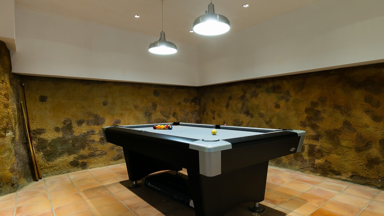 Magnífica villa en venta, en Almadrava, con gran piscina privada y espectaulares vistas al mar