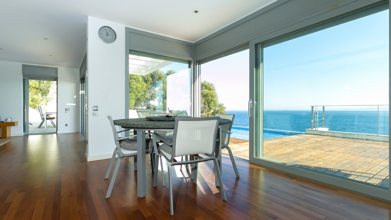 Magnífica villa en venta, en Almadrava, con gran piscina privada y espectaulares vistas al mar