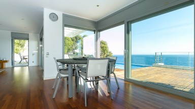 Magnífica villa en venta, en Almadrava, con gran piscina privada y espectaulares vistas al mar
